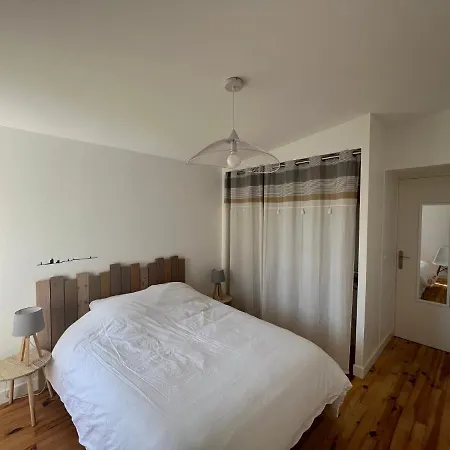 Hébergement de vacances Maison Avec Jardin Et Garage Rochefort