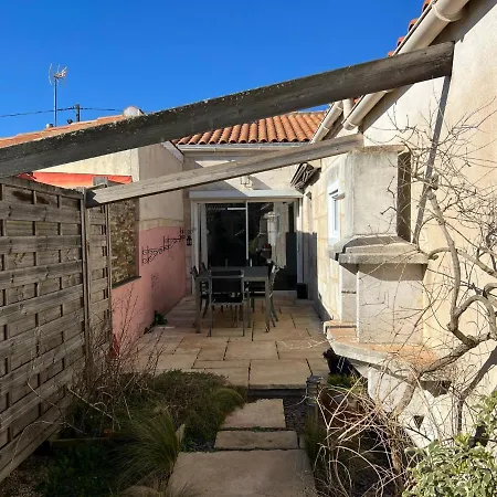 Hébergement de vacances Maison Avec Jardin Et Garage Rochefort