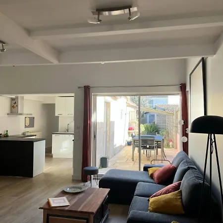 Maison Avec Jardin Et Garage Hébergement de vacances