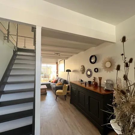 Hébergement de vacances Maison Avec Jardin Et Garage